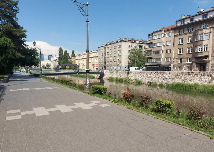 Festina Lente Apartment-Center Of The City!